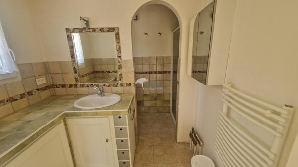 Lorgues (83510) Villa 6 pièces 4 chambres, avec piscine et garage, dans un environnement bucolique à quelques kilomètres de Lo