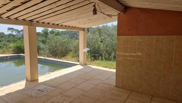 Lorgues (83510) Villa 6 pièces 4 chambres, avec piscine et garage, dans un environnement bucolique à quelques kilomètres de Lo