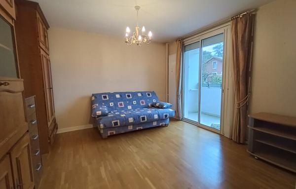 Appartement T2 42m2 avec balcon cave et place de parking