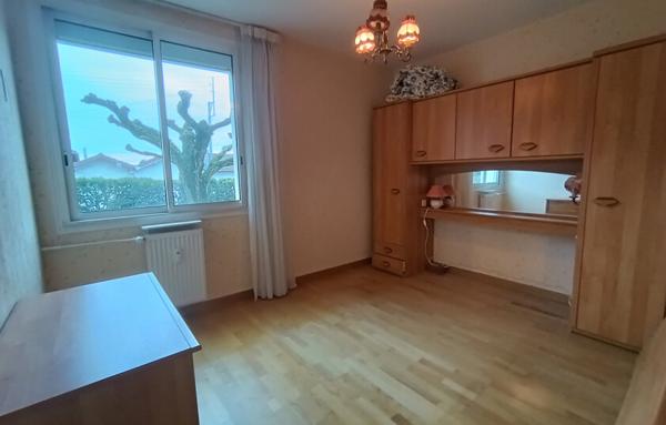 Appartement T2 42m2 avec balcon cave et place de parking