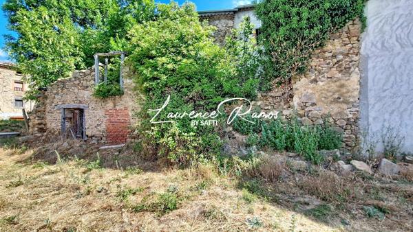 Maison à restaurer avec terrain