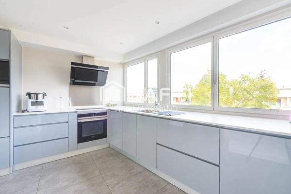 Duplex 5 pièces 123 m2 avec Terrasse couverte de 28 m2 8 m RER