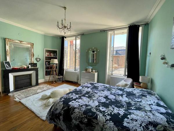 Grand appartement de caractère de 173 m² en plein centre de  Nevers  - Garage - Dépendance - 4 chambres