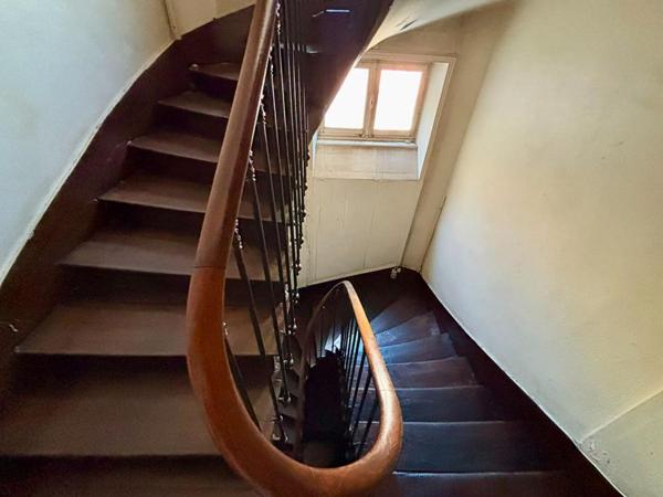 Grand appartement de caractère de 173 m² en plein centre de  Nevers  - Garage - Dépendance - 4 chambres