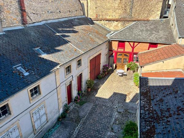 Grand appartement de caractère de 173 m² en plein centre de  Nevers  - Garage - Dépendance - 4 chambres
