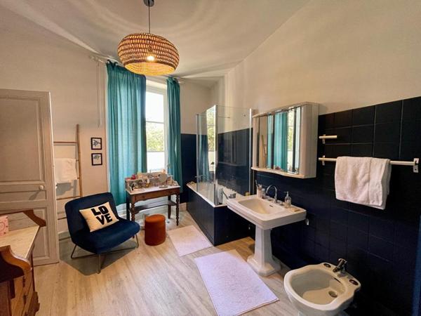 Grand appartement de caractère de 173 m² en plein centre de  Nevers  - Garage - Dépendance - 4 chambres