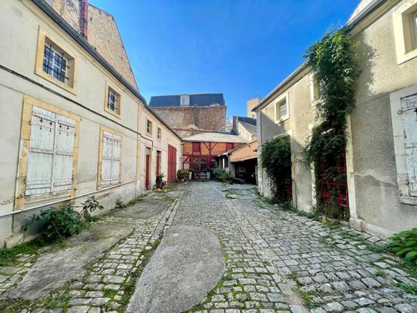 Grand appartement de caractère de 173 m² en plein centre de  Nevers  - Garage - Dépendance - 4 chambres