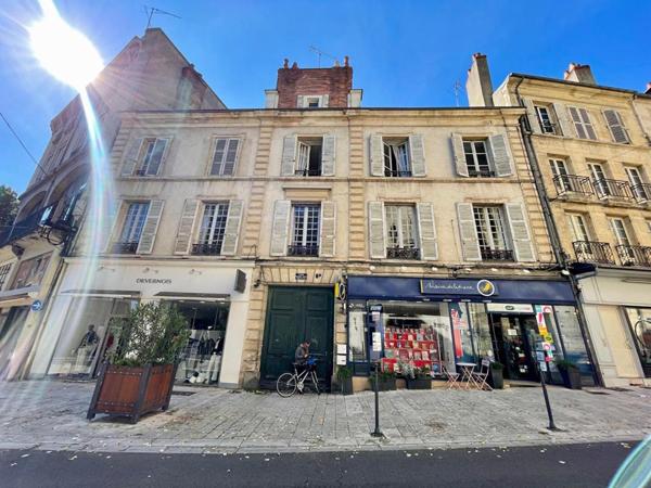Grand appartement de caractère de 173 m² en plein centre de  Nevers  - Garage - Dépendance - 4 chambres