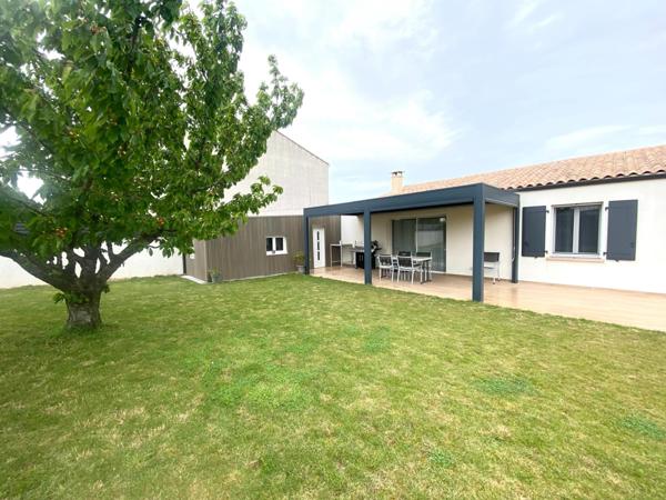 MAISON DE PLAIN-PIED AVEC VUE DÉGAGÉE SUR LES CHAMPS À 10 MINUTES DE LA ROCHELLE