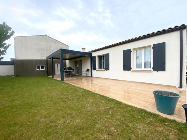 MAISON DE PLAIN-PIED AVEC VUE DÉGAGÉE SUR LES CHAMPS À 10 MINUTES DE LA ROCHELLE