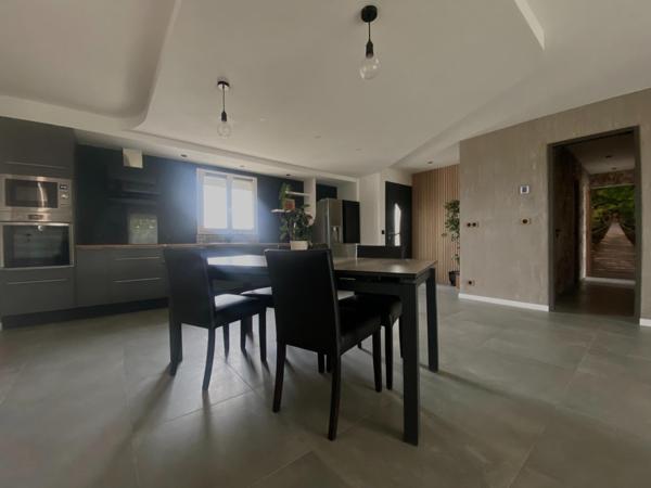 MAISON DE PLAIN-PIED AVEC VUE DÉGAGÉE SUR LES CHAMPS À 10 MINUTES DE LA ROCHELLE