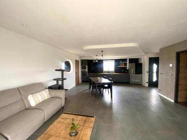 MAISON DE PLAIN-PIED AVEC VUE DÉGAGÉE SUR LES CHAMPS À 10 MINUTES DE LA ROCHELLE