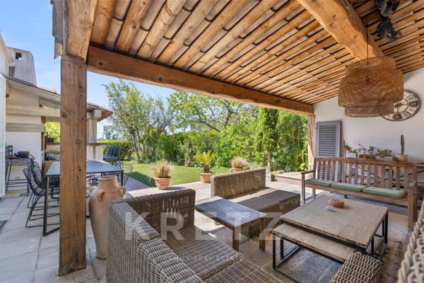 DOMAINE PRIVE SECURISE - COUNTRY CLUB PISCINE, TENNIS, PADEL A VILLENEUVE LOUBET
