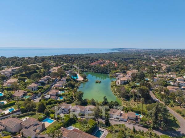 DOMAINE PRIVE SECURISE - COUNTRY CLUB PISCINE, TENNIS, PADEL A VILLENEUVE LOUBET