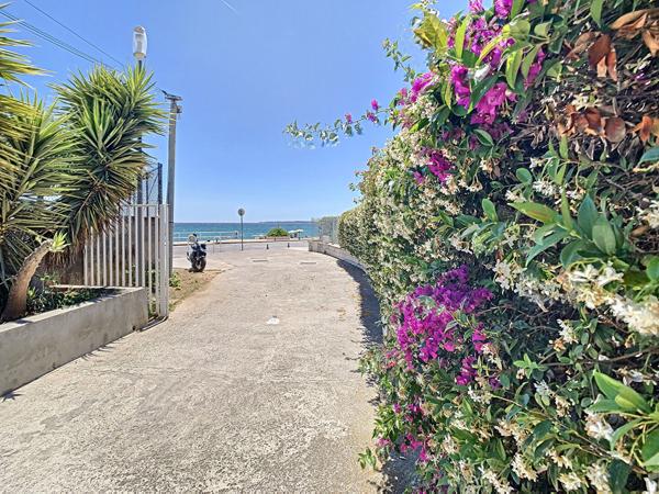 LOCATION T2 - Loggia - Meublé à l'année - Climatisation - Proche mer et commerces