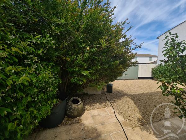 Rare au centre du village