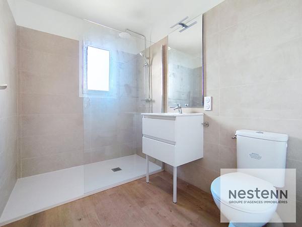 Élégante maison rénovée avec prestations de qualité 143 m² habitables ? Terrain d'angle de 695 m²