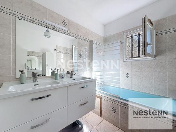 A vendre maison familiale de 7 pièces sur terrain de 980 m² avec piscine et garage au Domaine des Oliviers à Castelnau-le-Lez