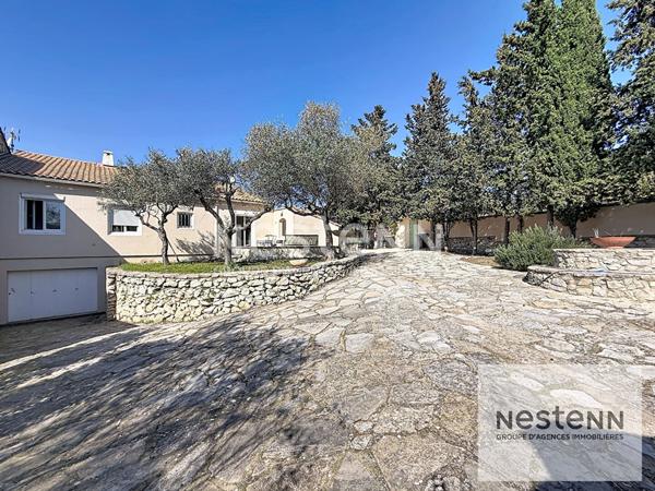 A vendre maison familiale de 7 pièces sur terrain de 980 m² avec piscine et garage au Domaine des Oliviers à Castelnau-le-Lez