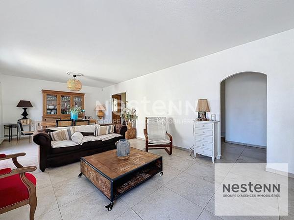 A vendre maison familiale de 7 pièces sur terrain de 980 m² avec piscine et garage au Domaine des Oliviers à Castelnau-le-Lez