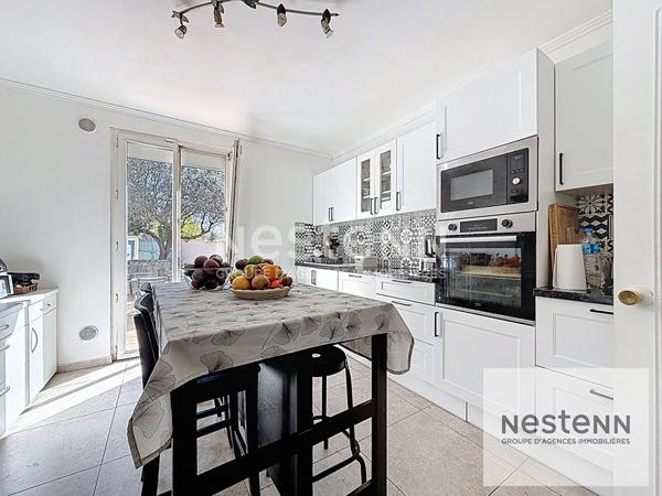 A vendre maison familiale de 7 pièces sur terrain de 980 m² avec piscine et garage au Domaine des Oliviers à Castelnau-le-Lez