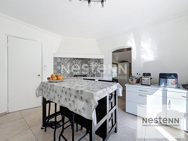 A vendre maison familiale de 7 pièces sur terrain de 980 m² avec piscine et garage au Domaine des Oliviers à Castelnau-le-Lez