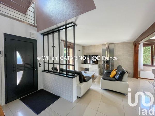 Maison traditionnelle 8 pièces de 143 m² à Saint-Germain-lès-Arpajon (91180)