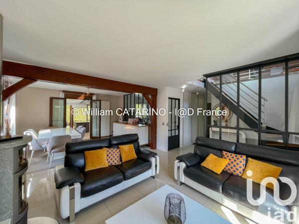 Maison traditionnelle 8 pièces de 143 m² à Saint-Germain-lès-Arpajon (91180)