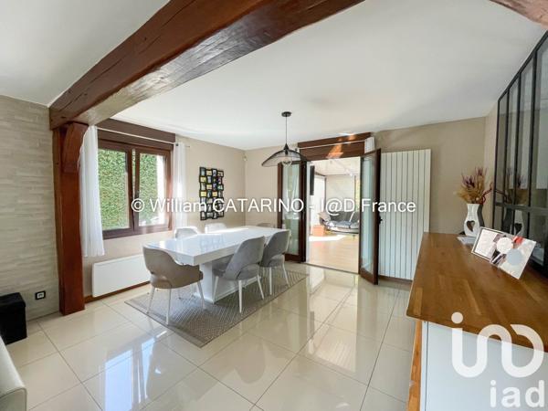 Maison traditionnelle 8 pièces de 143 m² à Saint-Germain-lès-Arpajon (91180)