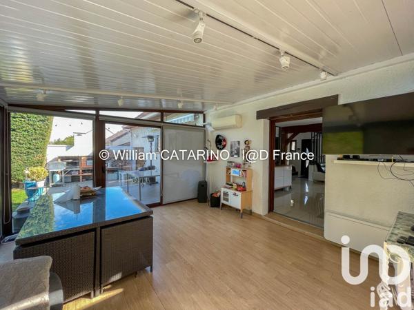 Maison traditionnelle 8 pièces de 143 m² à Saint-Germain-lès-Arpajon (91180)