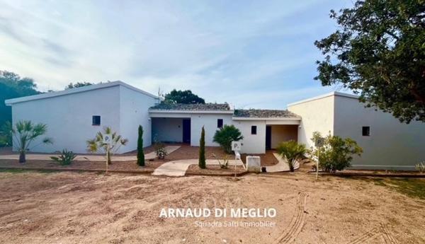 Ensemble immobilier dans la campagne bonifacienne