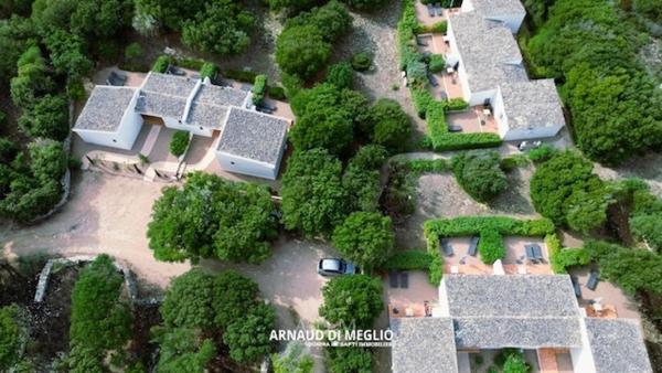 Ensemble immobilier dans la campagne bonifacienne