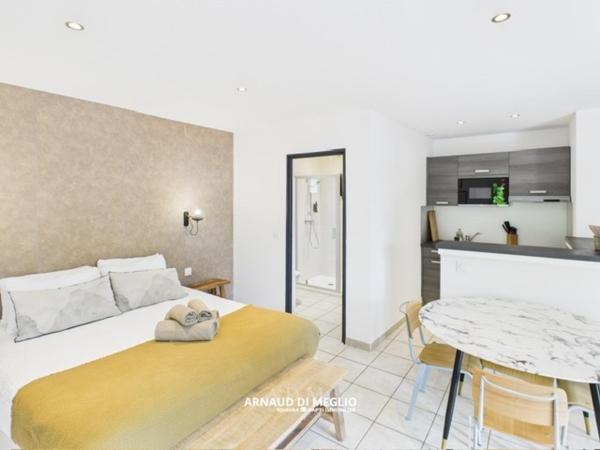 Ensemble immobilier dans la campagne bonifacienne