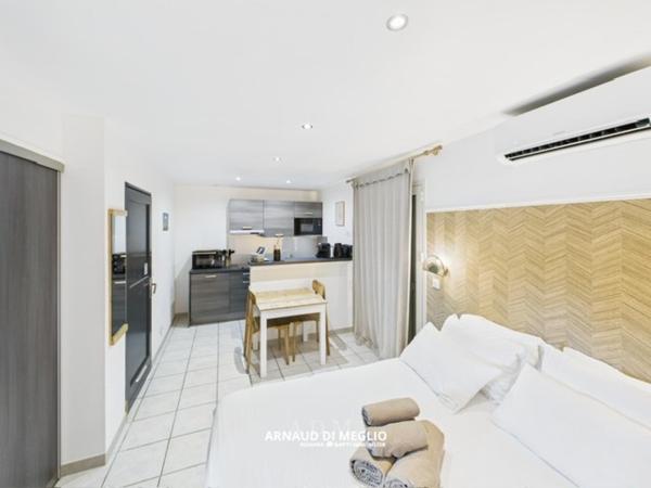 Ensemble immobilier dans la campagne bonifacienne