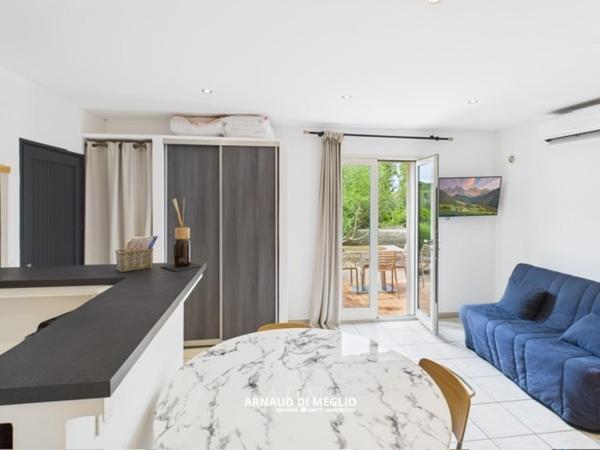 Ensemble immobilier dans la campagne bonifacienne