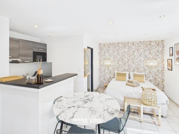 Ensemble immobilier dans la campagne bonifacienne