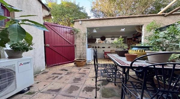 Vente                                                      Maison de village
                        
                     4 pièces                      63 m2                     à La Londe-les-Maures