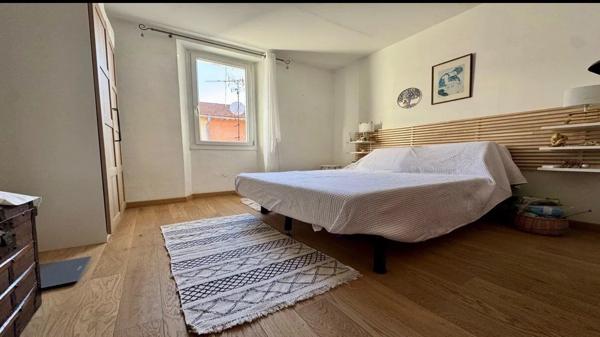 Vente                                                      Maison de village
                        
                     4 pièces                      63 m2                     à La Londe-les-Maures