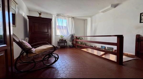 Vente                                                      Maison de village
                        
                     4 pièces                      63 m2                     à La Londe-les-Maures