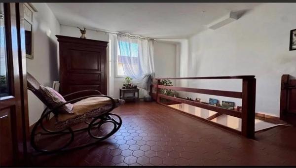 Vente                                                      Maison de village
                        
                     4 pièces                      63 m2                     à La Londe-les-Maures