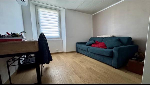 Vente                                                      Maison de village
                        
                     4 pièces                      63 m2                     à La Londe-les-Maures
