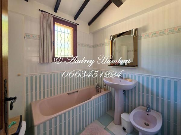 EXCLUSIVITE à MANOSQUE, Quartier PINÈDE, VILLA T6, 152 m², DE CARACTÈRE AVEC PISCINE SUR 2 000 M² DE TERRAIN