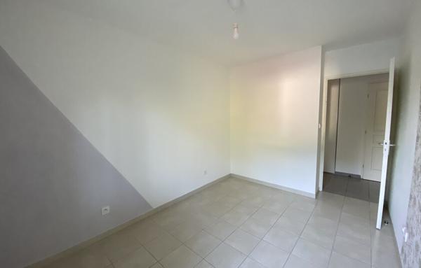 Appartement de type T3 avec jardin et stationnement