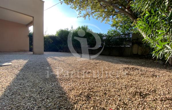 Appartement de type T3 avec jardin et stationnement