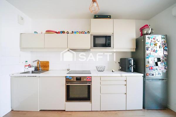 Appartement au calme, dans quartier pavillonnaire , à deux pas des transports.