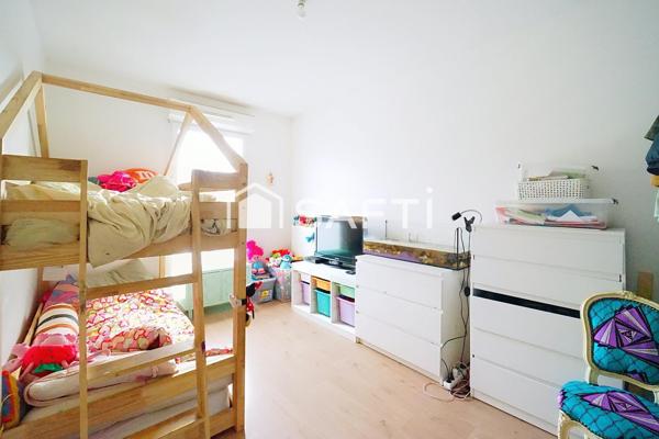 Appartement au calme, dans quartier pavillonnaire , à deux pas des transports.