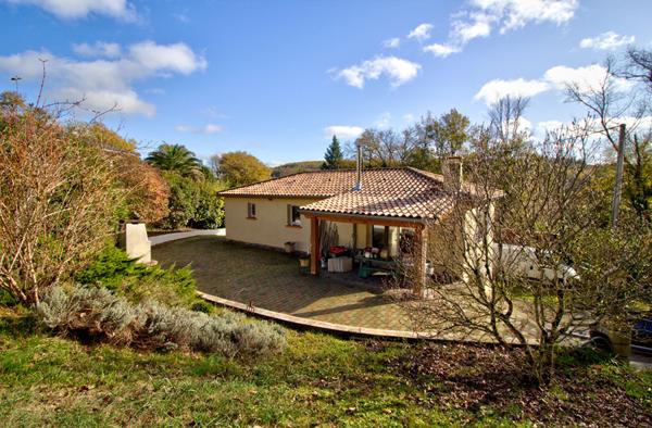 LE PASSAGE - Maison lumineuse 100 m² sur sous-sol semi enterrée avec garage indépendant et jardin autour