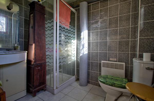 LE PASSAGE - Maison lumineuse 100 m² sur sous-sol semi enterrée avec garage indépendant et jardin autour