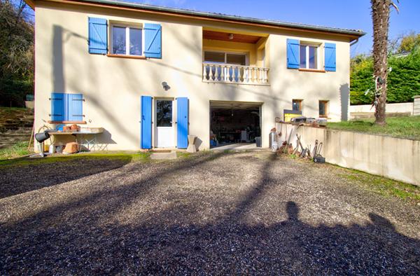 LE PASSAGE - Maison lumineuse 100 m² sur sous-sol semi enterrée avec garage indépendant et jardin autour