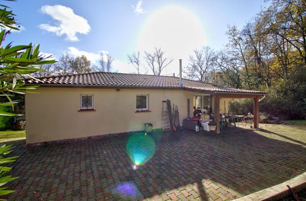 LE PASSAGE - Maison lumineuse 100 m² sur sous-sol semi enterrée avec garage indépendant et jardin autour